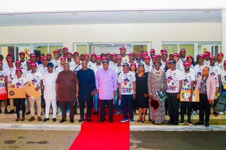 Governor Diri with Beneficiaries